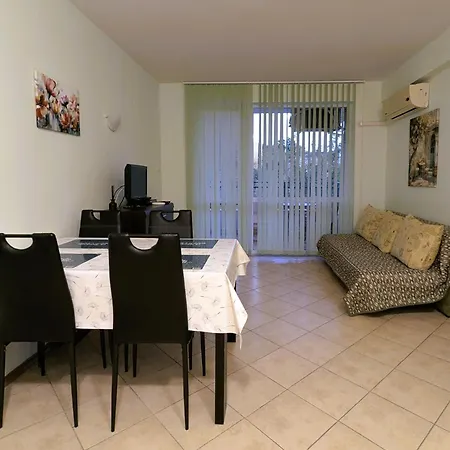Sunny Hills 2 Bdr Apartment Slantschew brjag
